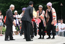 工芸・楽理チームの神輿が授賞。 工芸・楽理チームの神輿が授賞。