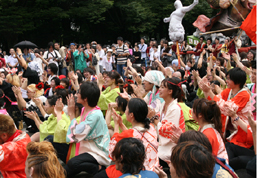 授賞式は大いに盛り上がりを見せ、幕を閉じました。 授賞式は大いに盛り上がりを見せ、幕を閉じました。