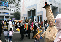 『 ハロウィン仮装パレード 』の様子
