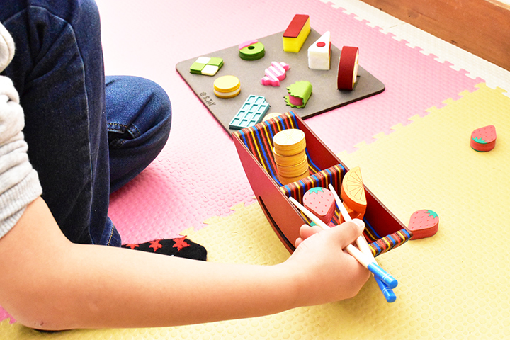 箸の使い方が遊びながら学べる食育用玩具